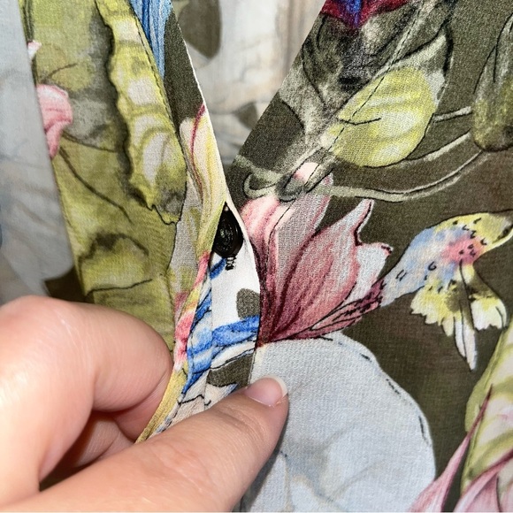 White House Black Market Pleated Butterfly Printed Blouse - Picture 5 of 6